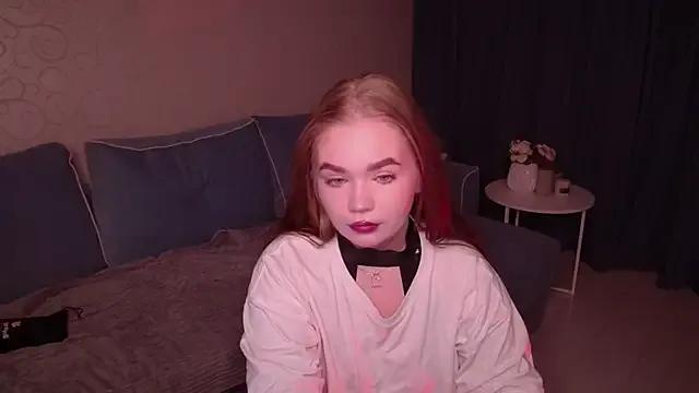 EmiRise from StripChat is Freechat