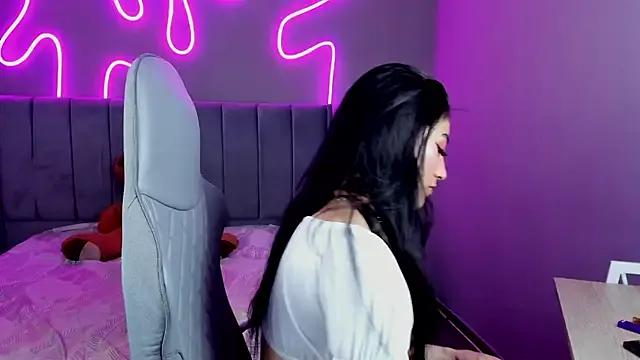Emma_and_Issac from StripChat is Freechat