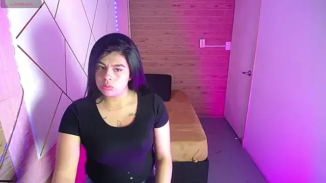 Freechat emma_petit07 on StripChat