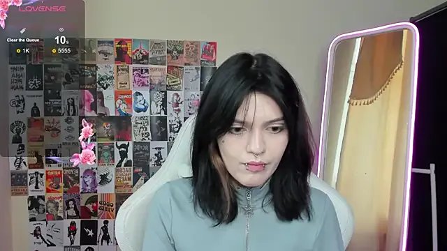 EmmaDarkk on StripChat 