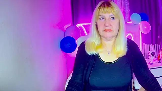 EmmaEllison from StripChat is Freechat