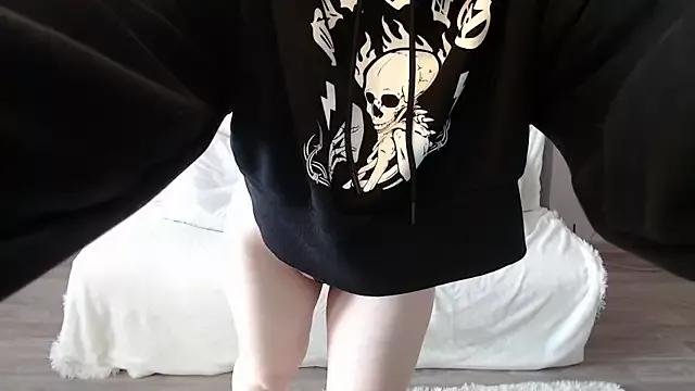 EmmaWise_221 from StripChat is Freechat