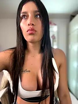 Freechat Emmily_19 on StripChat