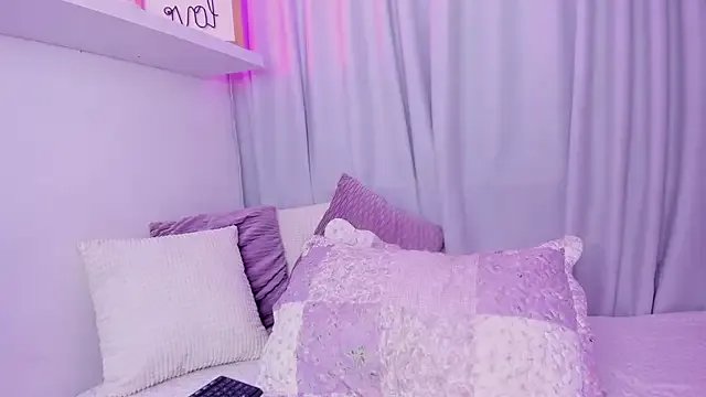 Freechat emmyheart7 on StripChat