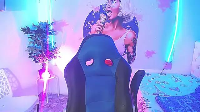 evelyn_mature19 from StripChat