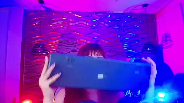 evelyncandydark from StripChat is Freechat
