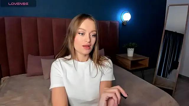 EvelynPoole from StripChat is Freechat