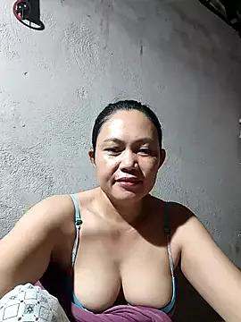 Everleigh_mom from StripChat