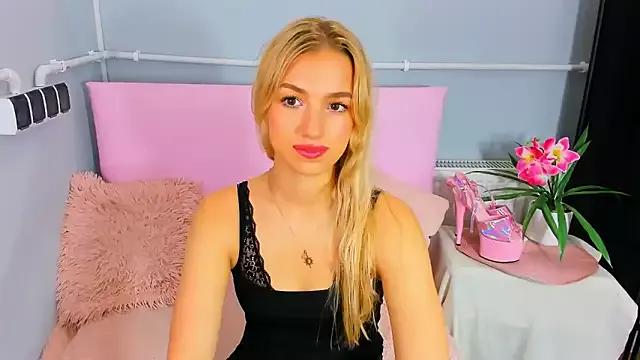 EvetteRose from StripChat is Freechat