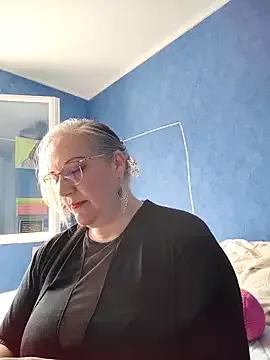 Feelineducentre from StripChat is Freechat