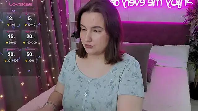 Freechat FeralPeach on StripChat