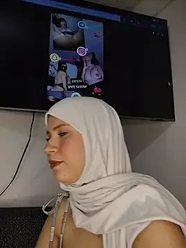 hanaa_18 on StripChat