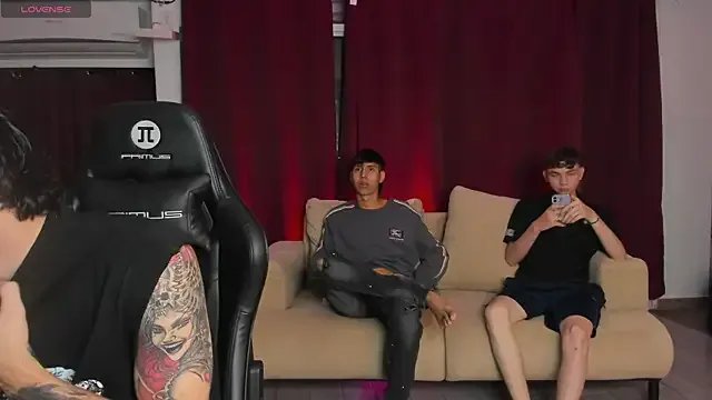 Freechat Handsomeboyss19 on StripChat