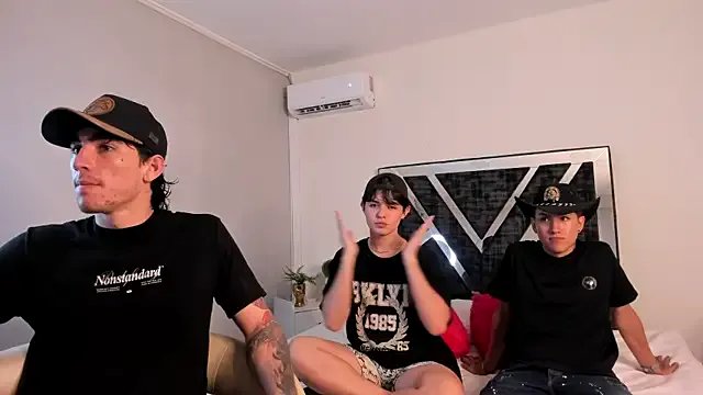 Freechat Handsomeboyss19 on StripChat