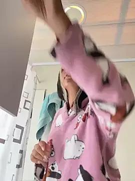 hannahb-e from StripChat is Freechat