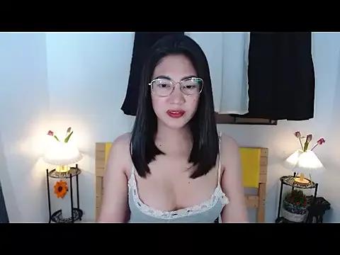 HermoSa_Christine from StripChat is Freechat