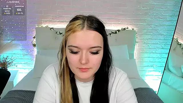 HeyMary from StripChat is Freechat