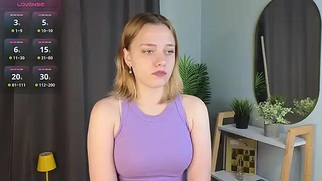HollieCollelo from StripChat is Freechat