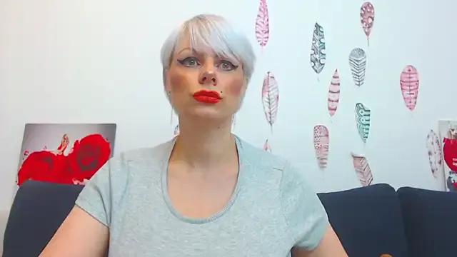 Horny_mommyyyy from StripChat is Freechat