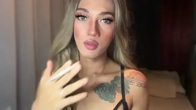 Hotsugarmollyxx from StripChat is Freechat