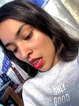 Freechat hotwife26 on StripChat