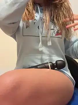 Hubschbitch from StripChat is Freechat
