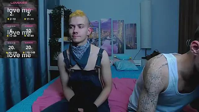 HungTeam from StripChat is Freechat