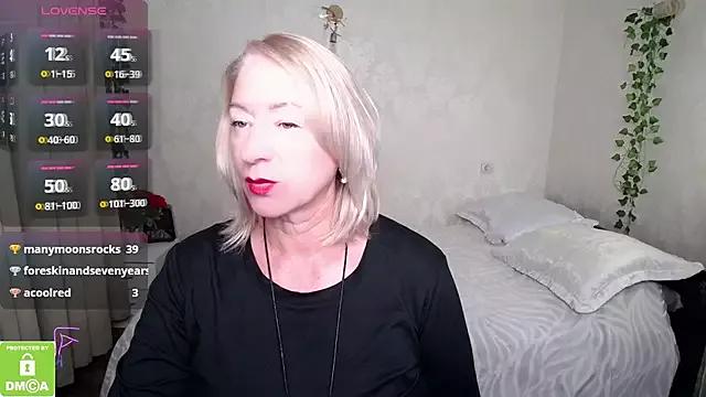 hunters_woman from StripChat is Freechat