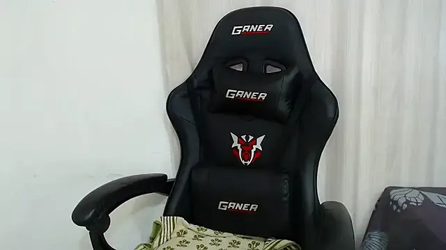 Freechat IceBellaCane313 on StripChat