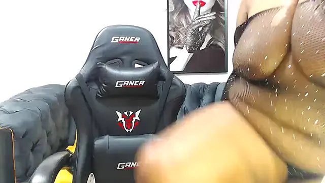 Freechat IceBellaCane313 on StripChat