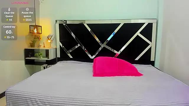 iisabella_noa from StripChat is Freechat