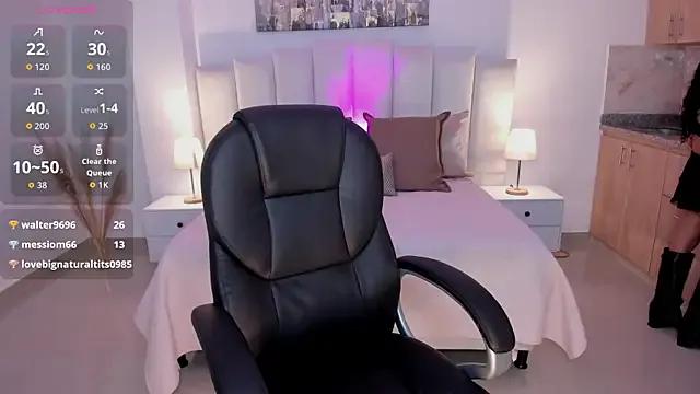 issi_loren from StripChat is Freechat