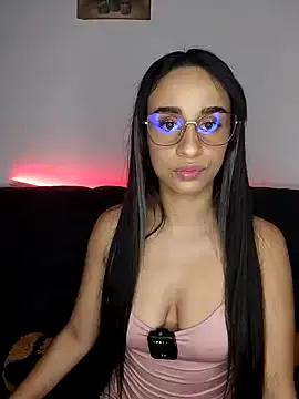 Freechat issis22 on StripChat