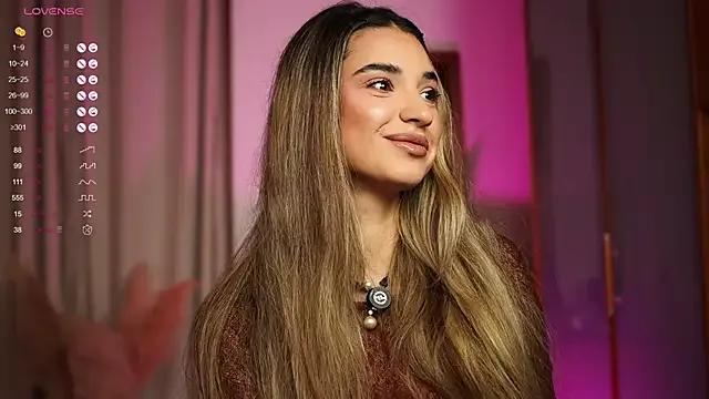 ItalianGirl from StripChat is Freechat