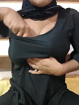 Itz_Mayra_ on StripChat