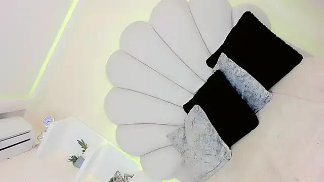 IvannaOrtizzZ from StripChat is Freechat