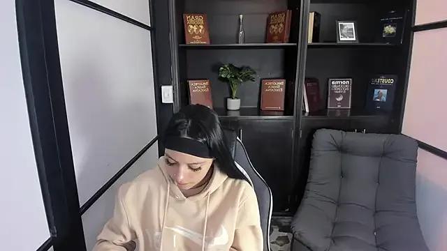IvonnePrince_ from StripChat is Freechat