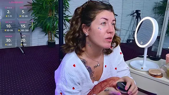 Freechat IvorySwan on StripChat