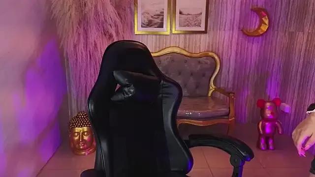 Freechat ivy_lodge_s on StripChat