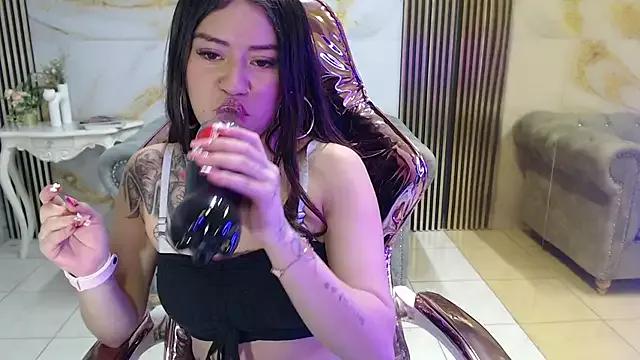 Freechat ivy_lodge_s on StripChat