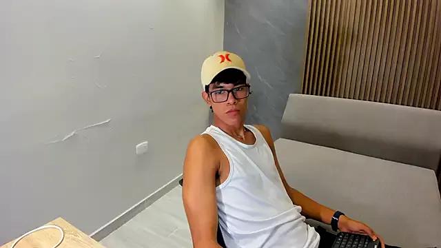 jakelux_long from StripChat is Freechat