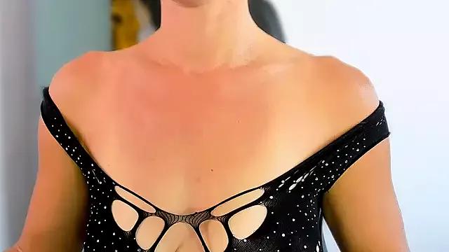 JuiceOfLove from StripChat is Freechat