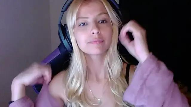 jujubinhahot from StripChat is Freechat