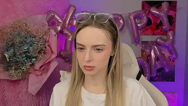 JuliaBrewwer from StripChat is Freechat