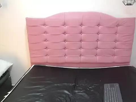 juliana12_ls from StripChat is Freechat