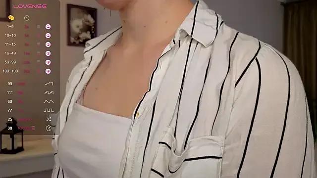 JuliannaWenger from StripChat is Freechat