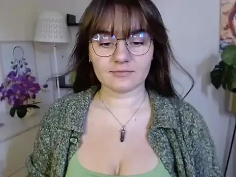 Julie_Diamond from StripChat is Freechat