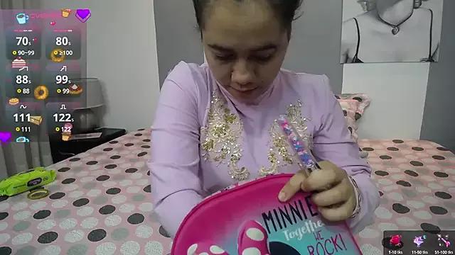 kamilahnajwa from StripChat is Freechat
