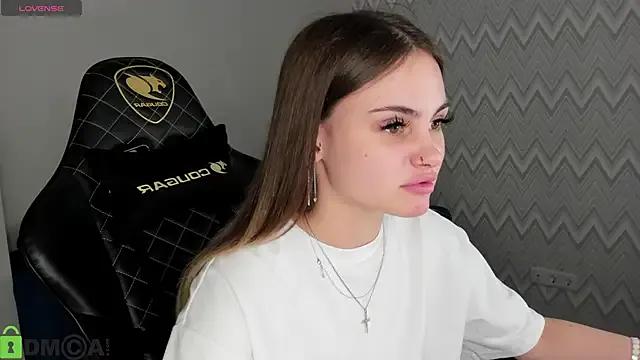 KarinaBroks from StripChat is Freechat