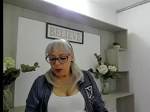 kassandra82 from StripChat is Freechat